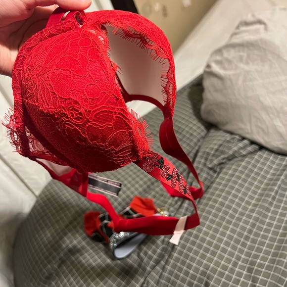 Red cherry shine strap push-up VS bra - Picture 16 of 17